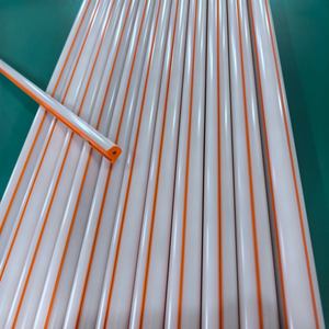 Plafonnier LED blanc Tiptop 38 mm, grille moderne, bandes artistiques, étanche, ignifuge, design doré, abat-jour <span class=keywords><strong>en</strong></span> <span class=keywords><strong>plastique</strong></span>, modèle Linyi Fut - Product Image 1