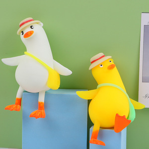 Jouet Squishy Canard Mignon pour Sac à Dos, Jouet de Décompression Rempli de Farine de Sable, Cadeau de Bureau avec Boîte Transparente - Product Image 3