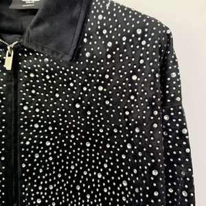 Chaqueta Universitaria de Mezclilla 100% Algodón de Alta Calidad OEM para Hombre, con Conejo <span class=keywords><strong>Rojo</strong></span> en Relieve, Estilo Vintage, Cierre de Botones, Ecológica e Impermeable - Product Image 3