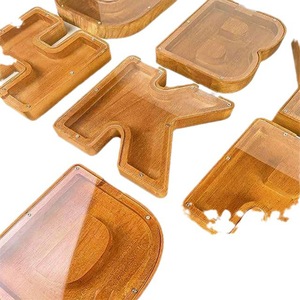 Hucha de madera con forma de letra y estante extraíble para regalo personal - Product Image 5