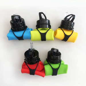 Bouteille d'eau pliable en silicone de 700 ml avec couvercle en acier inoxydable, bouteille d'eau de vélo en silicone de 600 ml pour les sports de plein air - Product Image 2