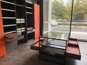 Custodie per clienti reali Skyline 2024 in stile moderno <span class=keywords><strong>armadio</strong></span> laccato <span class=keywords><strong>arancione</strong></span> e armadi con porte in vetro e vetrine - Product Image 3