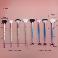 Pinceau de maquillage professionnel en forme d'éventail pour blush et highlighter, manche en plastique, type queue de poisson, pour application de masque