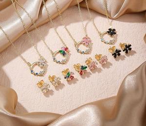 Conjunto de Joyería de Flores Chapado en Oro de 18K, Collar y Pendientes Modernos, Nueva Llegada, Aleación de Cobre, Joyería para Fiesta, Diseño Floral - Product Image 1