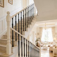 Personnalisation de haute qualité, design moderne, poteaux d'escalier en aluminium métallique pour la décoration intérieure des balcons, pour villas et appartements