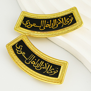 Insignia de alfileres de metal con logotipo personalizado de alta calidad para prendas Insignia de hombro dorada Premium para uniformes - Product Image 4
