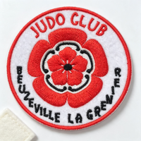 Écusson brodé rond personnalisé en feutre, logo du club de judo, écussons thermocollants, badge brodé fleur rouge pour uniforme et vêtements