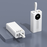 Banque de puissance menée portative populaire d'affichage numérique de la capacité élevée 30000mAh 50000mAh avec des câbles et la lumière de camping