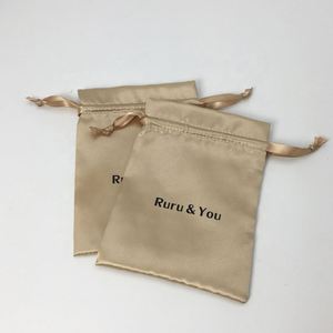 Bolsas de Regalo de Satén Suave de Lujo para Ropa, Bolsa Protectora Dorada para Empaque con Logotipo Personalizado, Bolsa para Cosméticos y Pelucas - Product Image 4