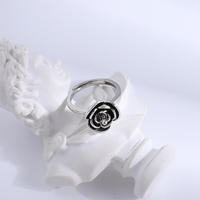 Bague de fiançailles tactique en cuivre pour femme, motif rose sombre, avec pointe rotative, bijou de défense personnelle pour la protection et la sécurité