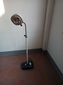 GINEE MEDICAL Interrupteur à <span class=keywords><strong>pied</strong></span> <span class=keywords><strong>sur</strong></span> la base Affichage de l'indicateur d'alimentation et doubles fusibles pour la protection Lumière d'examen - Product Image 5