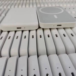 사용자 정의 로고 마그네틱 무선 전원 은행 5000mah 10000mah 자석 무선 충전기 Magesafe Powerbank 아이폰 12 13 14 프로 맥스
