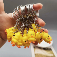 Vente en gros 2.5 cm Mini Caneton Jaune Porte-clés TikTok Tendance Petit Canard Porte-clés Cadeau en PVC Alliage Métallique Plastique