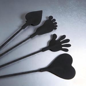 Juguete de silicona con forma de corazón negro para estimulación de manos y pies en adultos, para coquetear y dar palmadas. - Product Image 2