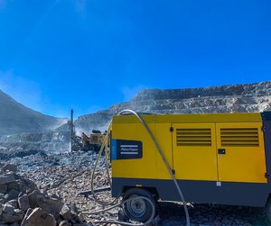 Atlas V900 V1200 V1260 cummins 364kw Construction 25bar <span class=keywords><strong>Compresseur</strong></span> d'<span class=keywords><strong>air</strong></span> diesel mobile pour le forage de puits d'<span class=keywords><strong>eau</strong></span> - Product Image 2