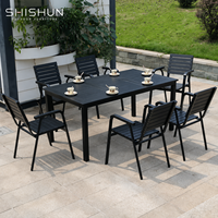 Ensemble de table et chaises de salle à manger en plastique-bois pour l'extérieur - Cadre métallique durable résistant aux intempéries pour villa, cour et usage de loisirs