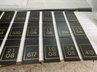 Número de Puerta de Acrílico de Lujo Pintado con Spray, con Marco de Metal Dorado Titanio Pulido, la Mejor Opción para Hoteles y Villas