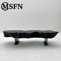 Tabouret d'appoint sculptural d'art moderne en polyuréthane souple texturé, bord irrégulier, base métallique, personnalisable pour écoles