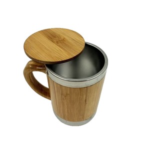 แก้วกาแฟสแตนเลสสองชั้นหุ้มไม้ไผ่ พร้อมหูจับและฝาปิด สำหรับเดินทาง - Product Image 1