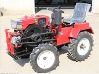 Traktor Mini 15HP Bertenaga Diesel Penggerak Empat Roda Traktor Pertanian Kecil dengan Rotary Tiller & Bajak Produktivitas Tinggi Garansi 1 Tahun