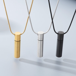 Collar con Colgante Cilíndrico, Eslabones de Cadena de Tres Colores con Colores Seleccionables, Diseño Geométrico Moderno para Hombres, Ideal para Fiestas - Product Image 3