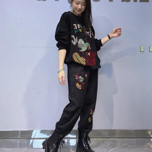 Completo Due Pezzi Oversize da <span class=keywords><strong>Donna</strong></span> con <span class=keywords><strong>Felpa</strong></span> a Collo Alto e <span class=keywords><strong>Pantaloni</strong></span> Jogger con Strass a Maniche Lunghe per Autunno, Sport e Casual - Product Image 2