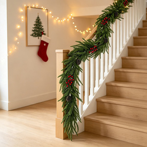 Guirlande artificielle en pin Longxin avec baies rouges et cônes de pin, 50 branches, décoration intérieure de Noël - Product Image 3