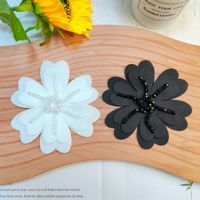 Vente en gros d'appliques en dentelle de fleurs à cinq pétales en cristal 3D faites à la main pour robes de femmes, accessoires de couture