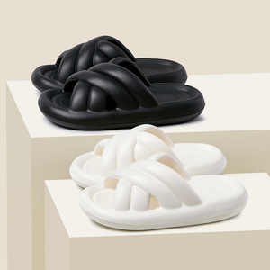 Sandalias de plataforma EVA cálidas de invierno para mujer con correa cruzada, antideslizantes, con puntera de acero y suela gruesa, tipo zueco y pantufla para piscina y baño - Product Image 2