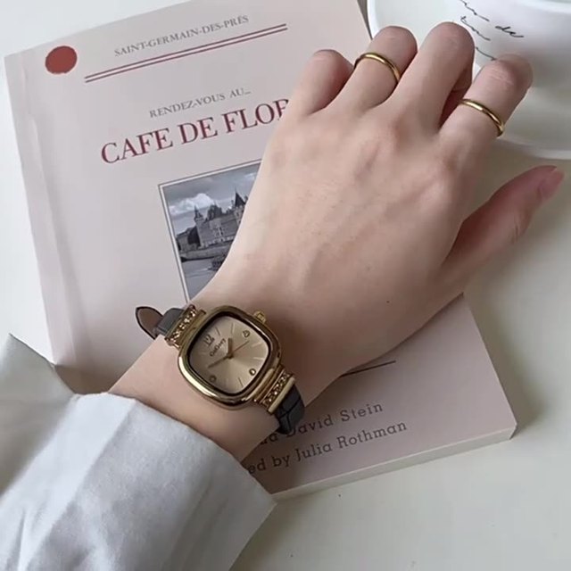 New Watch for Women Retro British Style Niche Cheap Price Luxury and High-end, Female Leather watch Compact