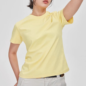Camiseta de Manga Corta con Cuello Redondo para Mujer, de Algodón Gráfico en Blanco con Logotipo Personalizado, de Alta Calidad, Transpirable, Ajustada y Corta - Product Image 3