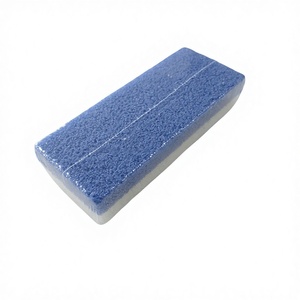 Piedra Pómez Personalizada con Logotipo para Pies, Removedor de <span class=keywords><strong>Callos</strong></span> y Durezas de Lava Volcánica Natural Negra con Mango de Madera, Herramienta de Pedicura, Raspador de Pies - Product Image 1