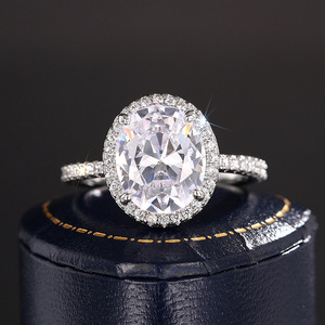Elegante Anello di Fidanzamento Ovale per Donne, Gioiello da Dito alla Moda per Matrimonio - Product Image 1