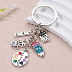 Portachiavi con tavolo da disegno classico fatto a mano buon insegnante regalo a forma <span class=keywords><strong>di</strong></span> pastello a matita con pennello a forma <span class=keywords><strong>di</strong></span> mela ciondoli con Logo personalizzato in lega - Product Image 2