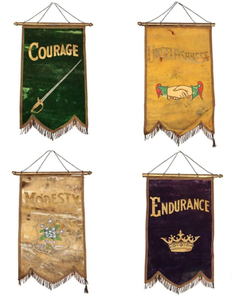 Banderas Colgantes Personalizadas - Decoración Vibrante, Duradera y Moderna para Eventos y Promociones - Product Image 1