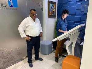 USER 43 인치 55 인치 터치 스크린 4k 결제 키오스크 터치 스크린 모니터 산업용 <span class=keywords><strong>LCD</strong></span> 모니터 - Product Image 4