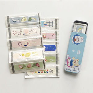 لاصقات جروح معقمة للأطفال مقاومة للماء مع طباعة مخصصة في علبة معدنية - Product Image 3