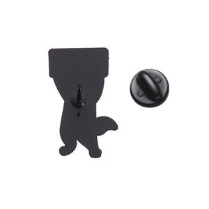 Эмалированная брошь в виде енота - Product Image 5