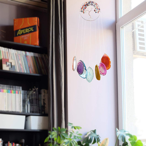 Collana con Pendente in Agata Naturale Asimmetrica, Fetta di Pietra Colorata Intagliata, con Scultura Paesaggistica e Lettere Incise, Gemma Grezza - Product Image 6