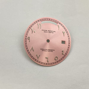 Nuevo modelo 8215 con esfera de acero inoxidable con números arábigos, con calendario de texto y diseño de sol. - Product Image 4