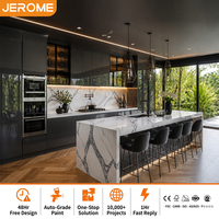 Ensemble d'armoires de cuisine modernes gris foncé en charbon de bois avec finition UV brillante, certifié FSC, fabriqué sur mesure, avec îlot en marbre
