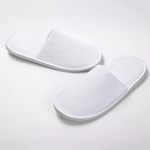 Pantoufles jetables de luxe blanches en tissu gaufré, personnalisables avec logo, pour compagnies aériennes, voyages, hôpitaux, hôtels et salles de bain, vente en gros - Product Image 3