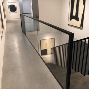 Balustrade en <span class=keywords><strong>verre</strong></span> en forme de U pour bord de <span class=keywords><strong>mezzanine</strong></span> avec <span class=keywords><strong>verre</strong></span> de sécurité haute résistance et profilé en aluminium de précision - Product Image 3