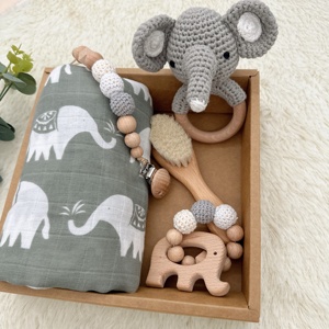 Xiximi 5pcs newborn Baby Shower Gift Set elephant Giraffe Rattle wooden milestone Wool brush pacifier clip Baby Gift Set