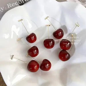 Pendientes colgantes de cereza para mujer, moda dulce, cereza roja de fruta de tachuelas, nueva moda 2023, joyería ligera de lujo