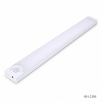 Lumière de placard à LED rechargeable par USB-C avec détecteur de mouvement, fonctionne sur piles, sans fil, magnétique, design moderne