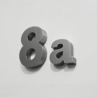 Plaques de porte de numéro de maison moderne multi-matériaux, y compris l'acier, le bois, le métal, le fer et l'aluminium, le laiton, l'acrylique et l'alliage de zinc pour les hôtels.