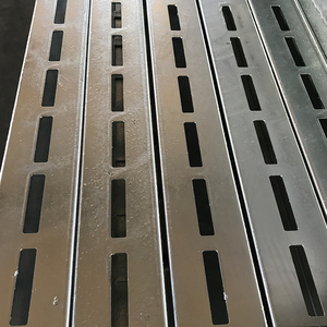 Système de structure en acier modulaire avec support de poteaux pour l'installation de conduits, de tuyaux et de gestion des câbles industriels - Product Image 4