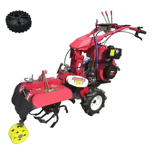 Tractor agrícola con cultivador de suelo, rotavator