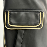 Großhandel Maßgeschneiderte Größe Farbe Logo Damen V-Ausschnitt PU-Leder Jackenkleid mit Goldener Paspelierung Tailliertes Elegantes Damenkleid